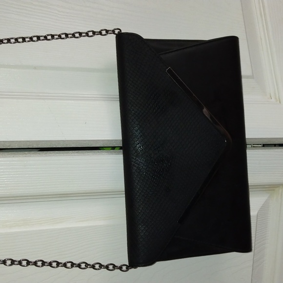 Aldo women's black faux leather envelope size with long chain purse - Picture 2 of 16
